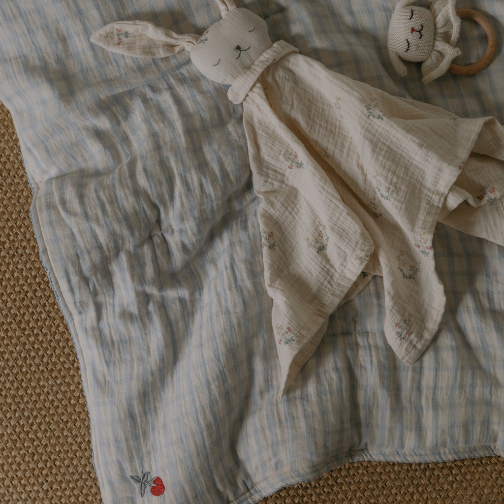Gewatteerde deken - 100x140cm - Seersucker Filled Blanket - Gingham Sky Blue - Garbo&Friends - sfeerbeeld