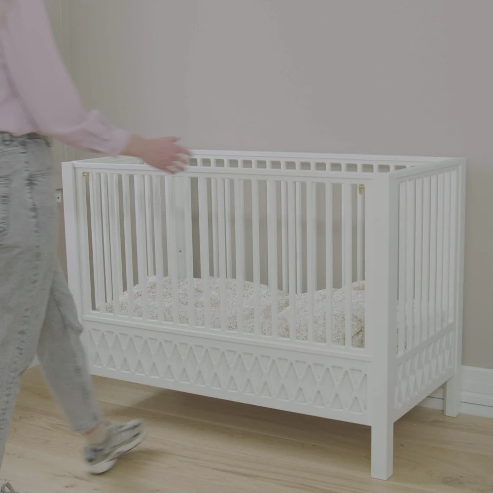 Meegroei bed - Harlequin Baby Bed - 60x120cm - FSC Mix - White - CamCam Copenhagen