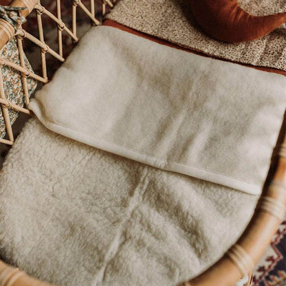 Wollen Babydeken - Deken Thumbled - Natural en Beige - Natuurlijke wol - Alwero - lifestyle