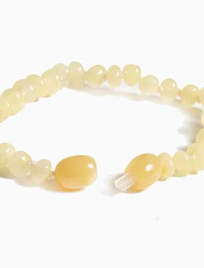 Alwero - Coni barnsteen armband baby - Vanille - 14cm - close up