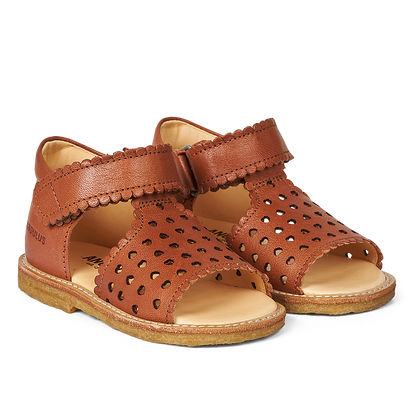 Angulus - Open teen sandaal met mini-hartjes en klittenband - Cognac - 100% Chroomvrij Leer - vooraanzicht