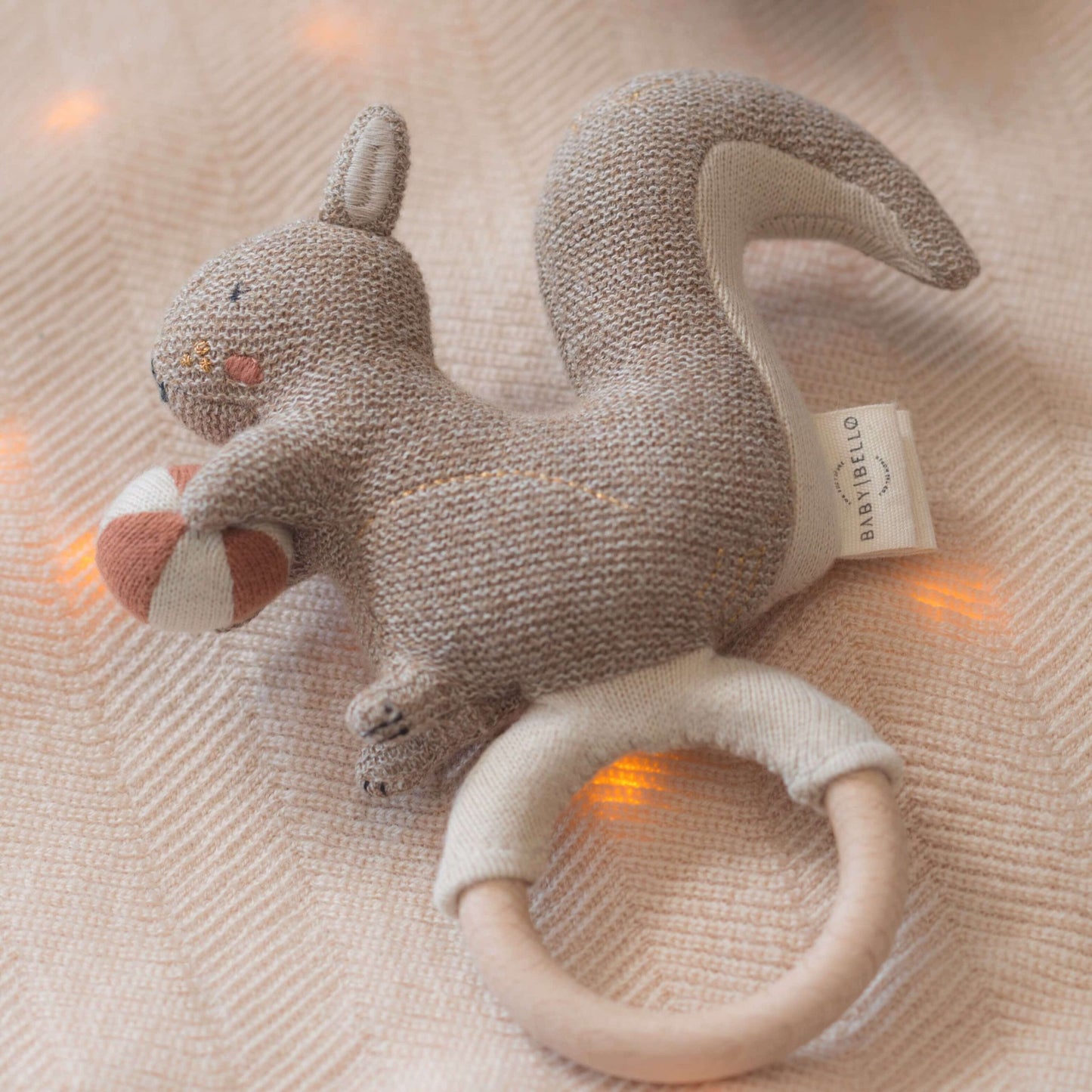 Baby Bello - Rammelaar Sandy - 100% biologisch katoen - lifestyle