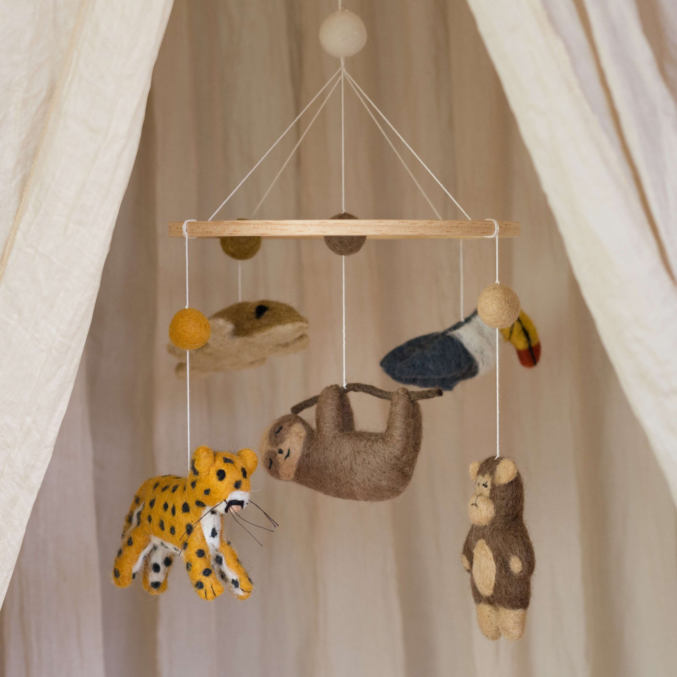 Baby Bello - Boxmobiel Jungle - 100% biologisch vilt - lifestyle