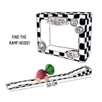Speelgoedauto Betty the Beetroot met garage & racebaan - Natuurrubber & FSC-hout - Oli & Carol - productfoto - afbeelding 7