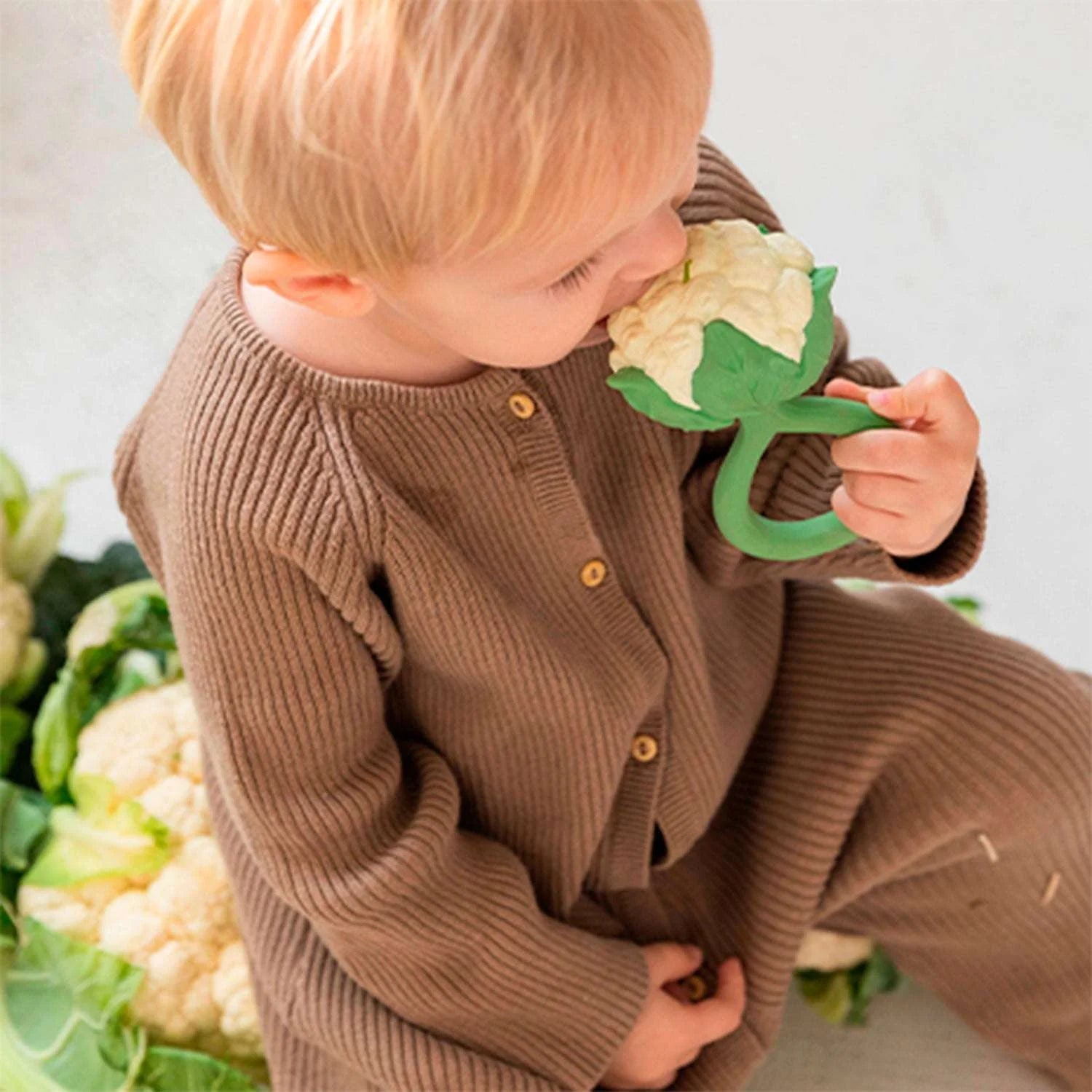 Bloemkool rammelaar & bijtring - 0+ jaar - Cauliflower Rattle Toy - Natuurrubber - Oli & Carol - productfoto - afbeelding 4