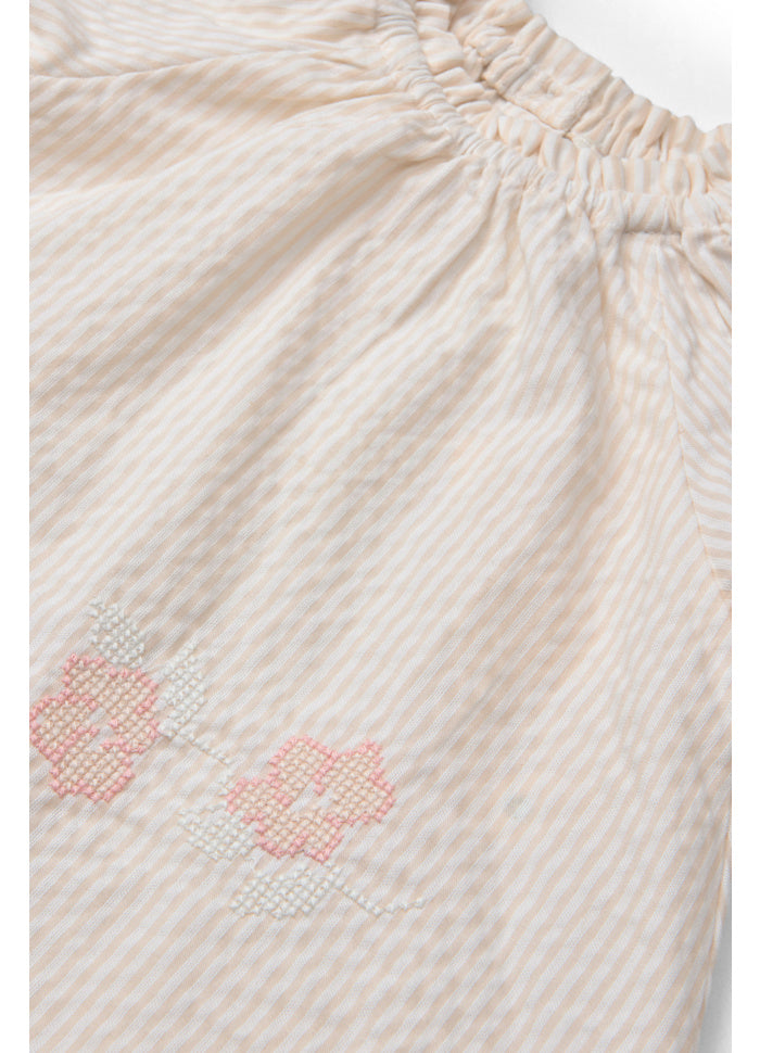 Seersucker Baby-Set met Borduursel - Biologisch katoen - Dusty Rose/Cream Stripe - Copenhagen Colors close up