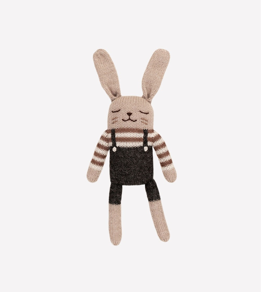 Gebreid knuffel konijntje - Black overalls - Alpaca wol - Main Sauvage - productfoto