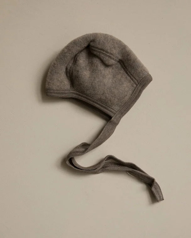 Strik mutsje - Bonnet - Wol fleece - Biologisch merino wol - Engel Natur walnut lifestyle