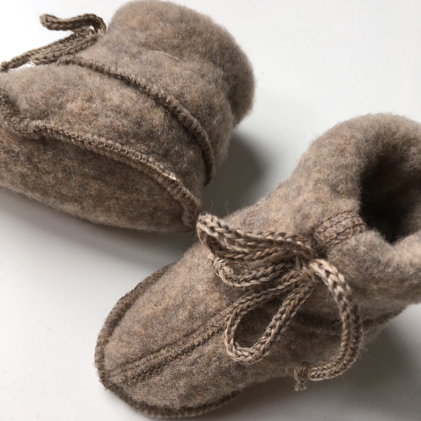 Hausschuhe mit Bindeband - Wollfleece - Bio-Merinowolle - Engel Natur