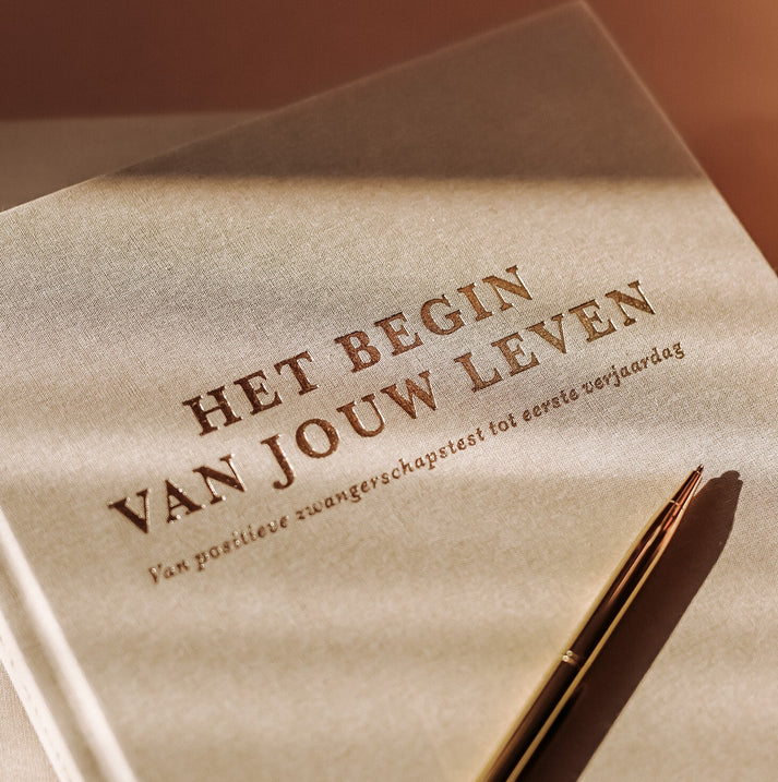 Het begin van jouw leven – All-in-One Pregnancy and Baby Memory Book from 0 to 1 Year – Birth Lines