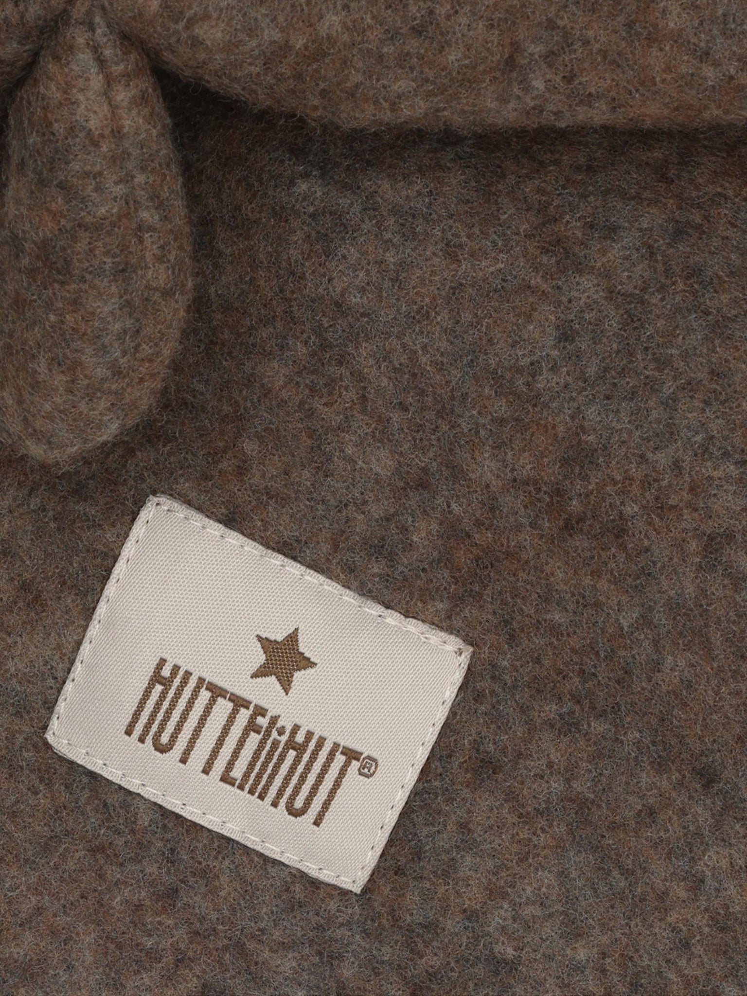 Balaclava met berenoren - Merino wol fleece - Brown Melange - HUTTEliHUT close up