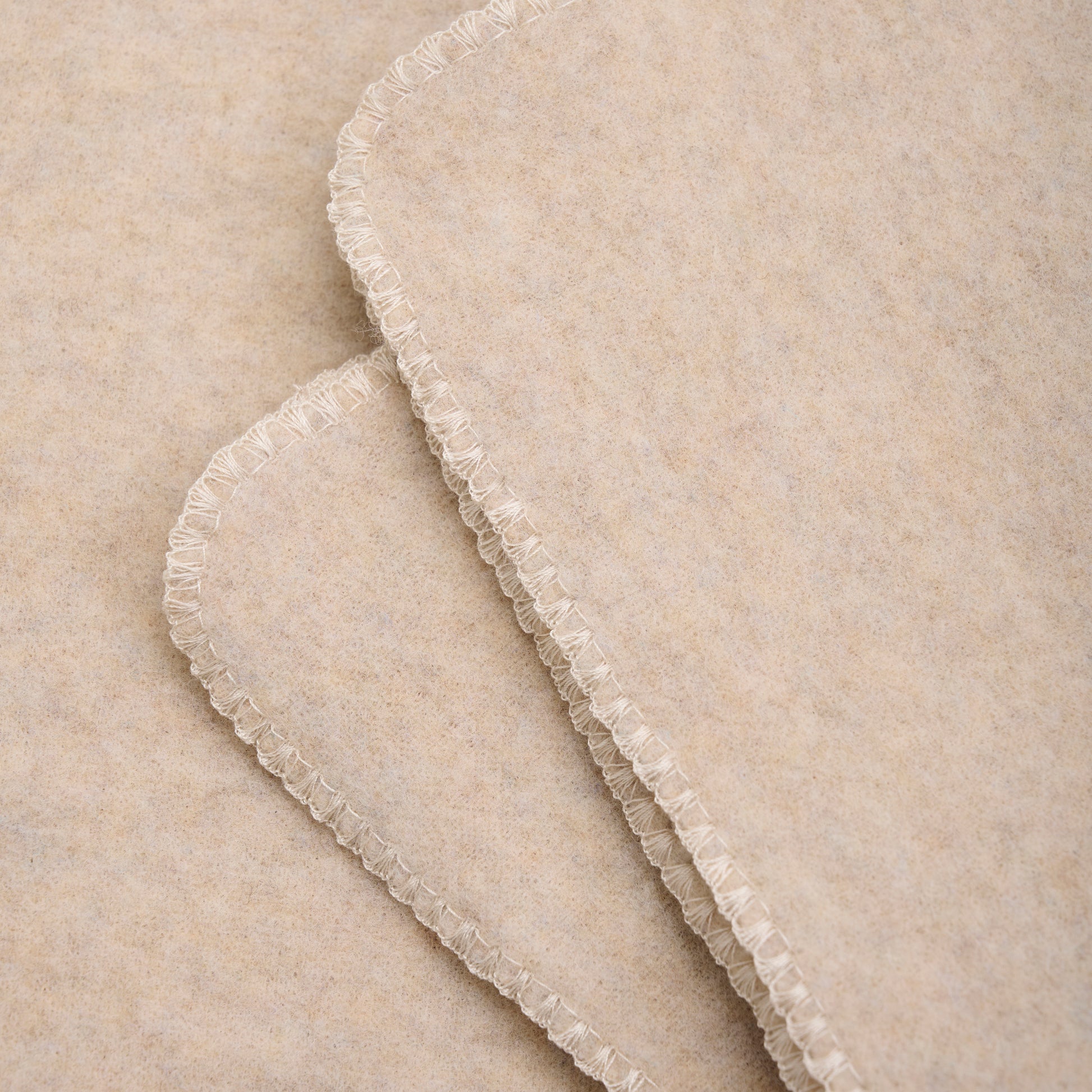 Deken - Merino wol fleece - 85x85 cm - Camel melange - Huttelihut close