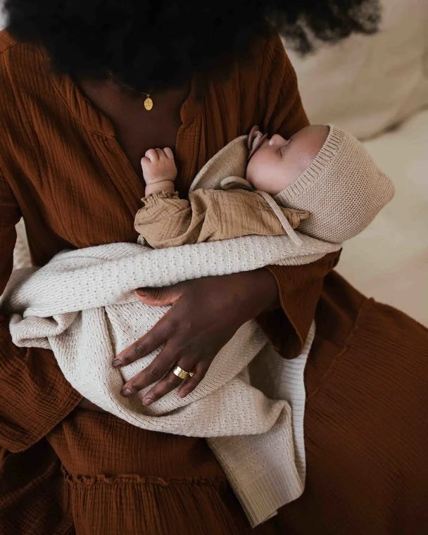 Bonnet - Baby Strikmutsje - Beige/Sand- Merinowol - HVID