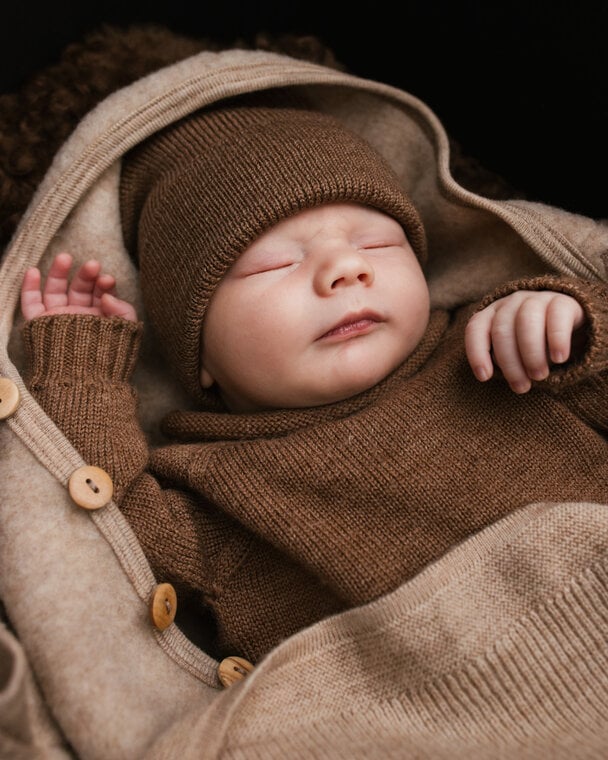 Gebreid mutsje - Fonzie newborn - Merino wol - Mocha - HVID baby