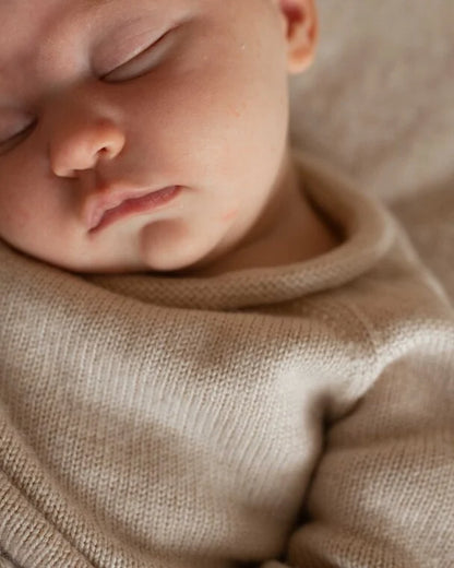 Sweater Georgette -Babytruitje - Sand - Merinowol - HVID - sfeerfoto