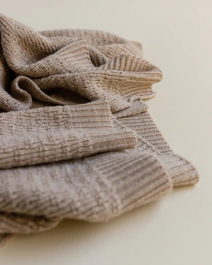 Baby Dekentje Rib - Dora Blanket - Sand/Zand - Merinowol - HVID close up