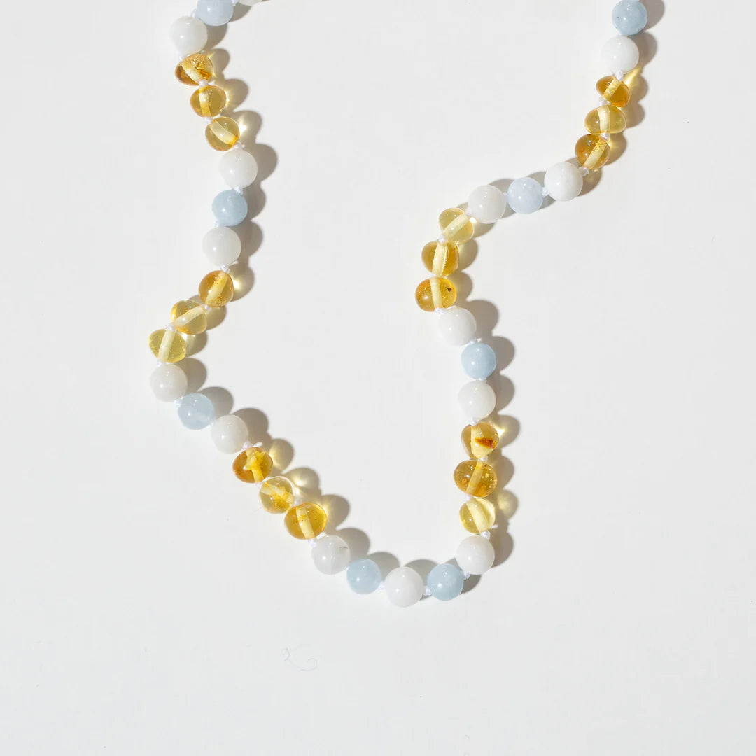 Barnsteen en edelstenen ketting - Beachy - 32 cm - Nirrimis - productfoto