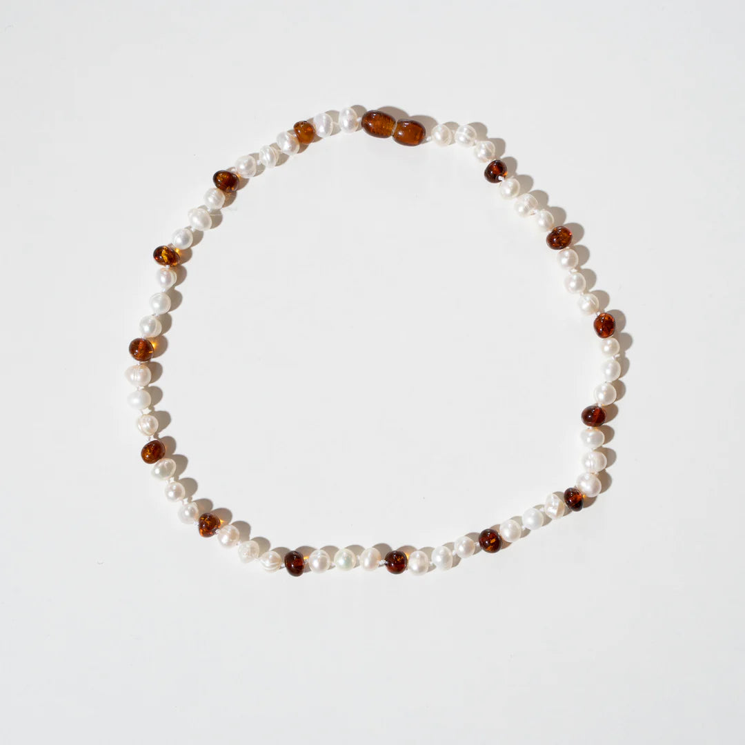 Barnsteen en parelketting - Pearly Caramel - 32 cm - Kids 0-3 jaar - Nirrimis