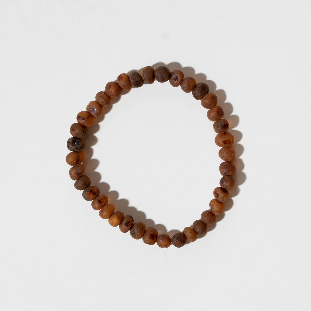 Raw Caramel Bracelet – Damesarmband van ruw karamelkleurig barnsteen – Nirrimis