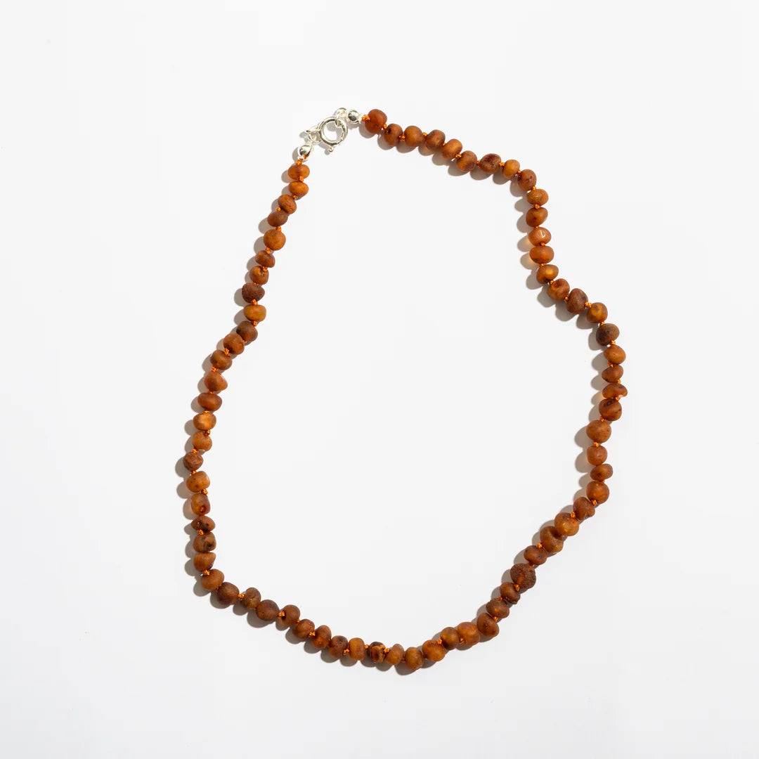 Raw Caramel Adult Necklace – Damesketting van ruw karamelkleurig barnsteen – Nirrimis
