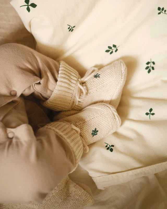 Gebreid mutsje en slofjes set - Cadeauset - Biologisch katoen - Moonboon