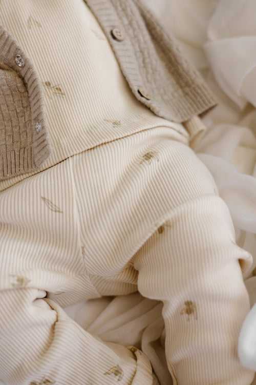 Legging Menno - Biologisch katoen - Beige/Green Sketch - Levv Labels close up