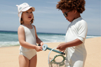 Liewood - Max Seersucker Short-sleeve UV Jumpsuit SPF40- Zwempakje - op strand
