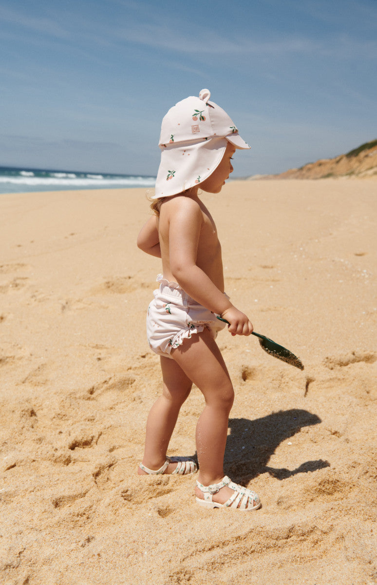 Liewood - Manilla Baby Swim Pants Peach - Zwembroekje - UV 40+ protection - op strand