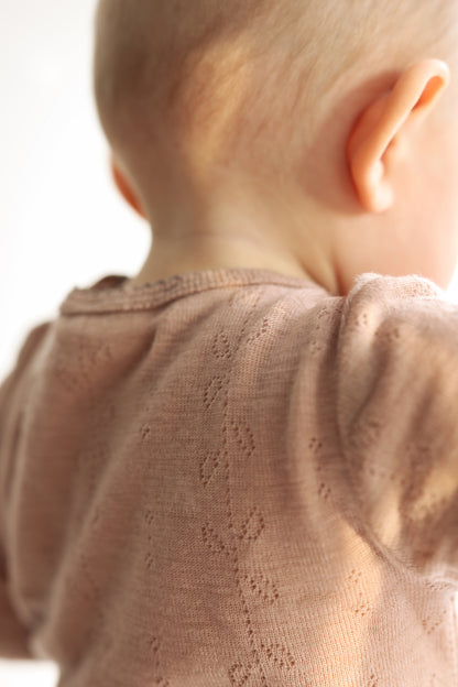 Romper lange mouw - Merino wol - Benedikte - Burnt Rose - MarMar Copenhagen -sfeer foto