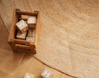 Moonboon - Jute kleed - 150 cm rond op de grond met blokken