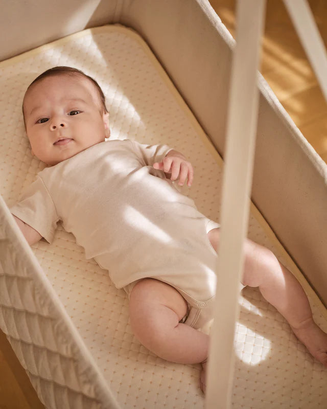 Moonboon - Waterdichte matrasbeschermer - baby in wieg