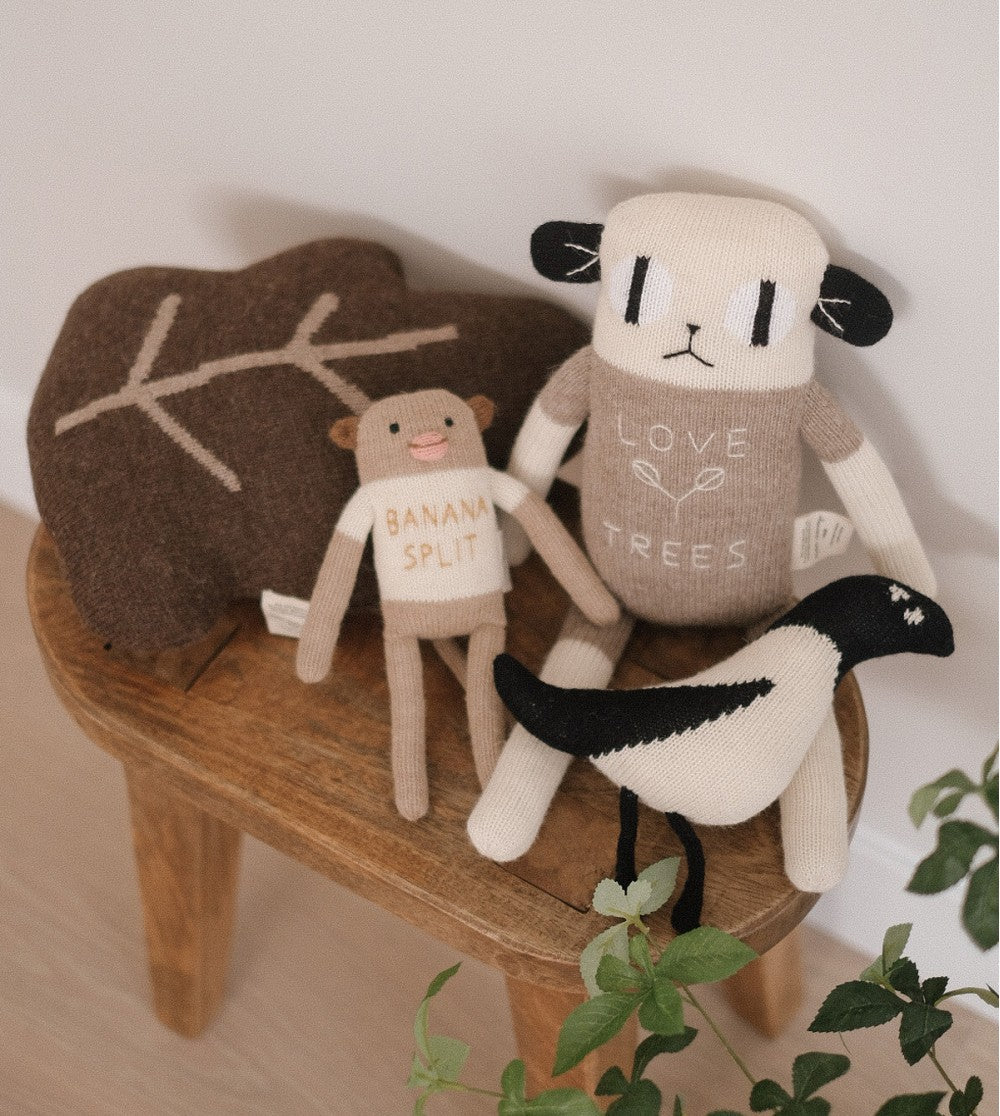Oak Leaf Pillow 10Y Edition – 100% baby alpaca – Main Sauvage