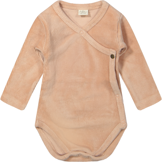 Overslag romper Lasse - Corduroy rib pink/roze - Biologisch katoen - Riffle Amsterdam voorkant