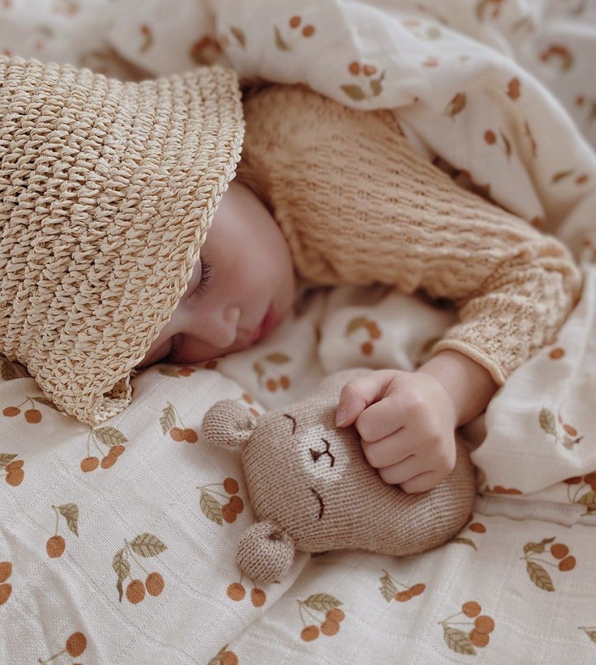Zachte rammelaar - Beer/Teddy rattle - Alpaca wol - Main Sauvage - productfoto - afbeelding 5