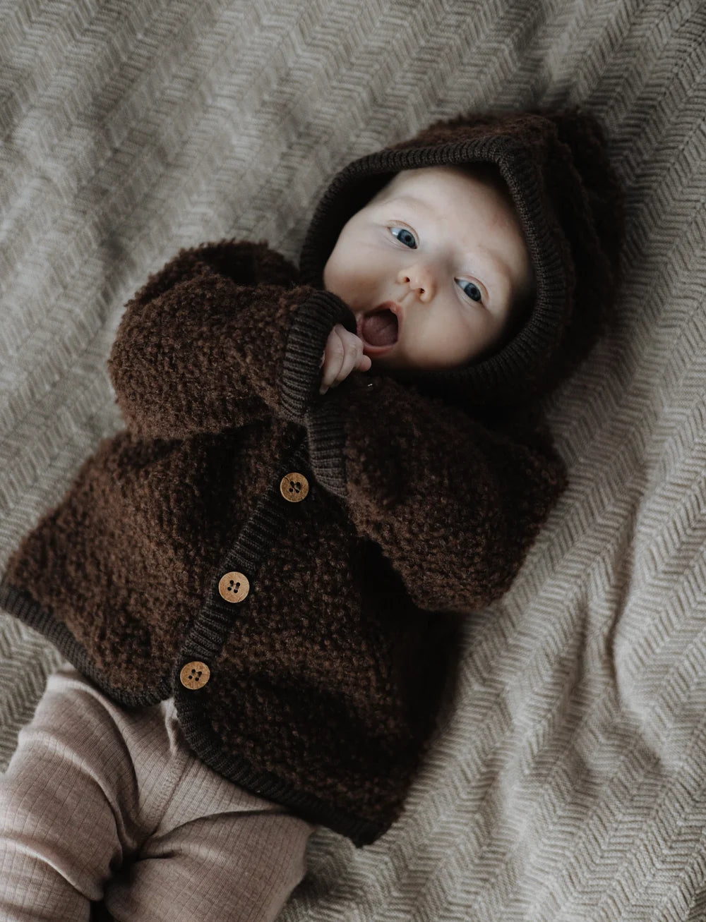 Bouclé jasje - Merino wol mix - Bruin - SmallStuff - baby sfeerbeeld