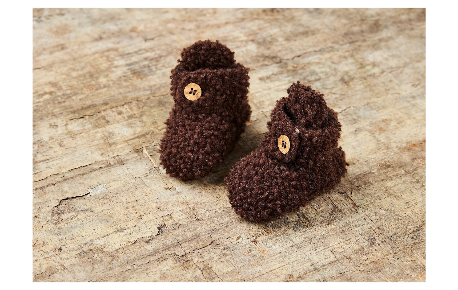 Bouclé slofjes - Merino wol - Dark brown - Smallstuff - sfeerfoto