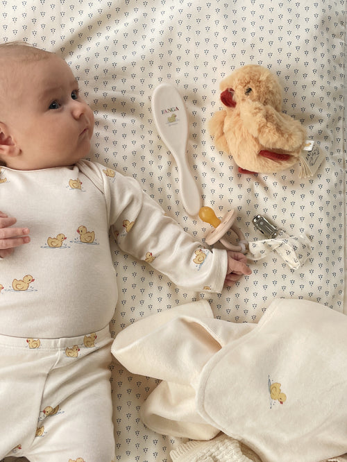 Baby legging Bello Pants met eendjesprint - Fanga Mio - Biologisch katoen en modal - Konges Sløjd - Fanga Fontana - lifestyle - afbeelding 2