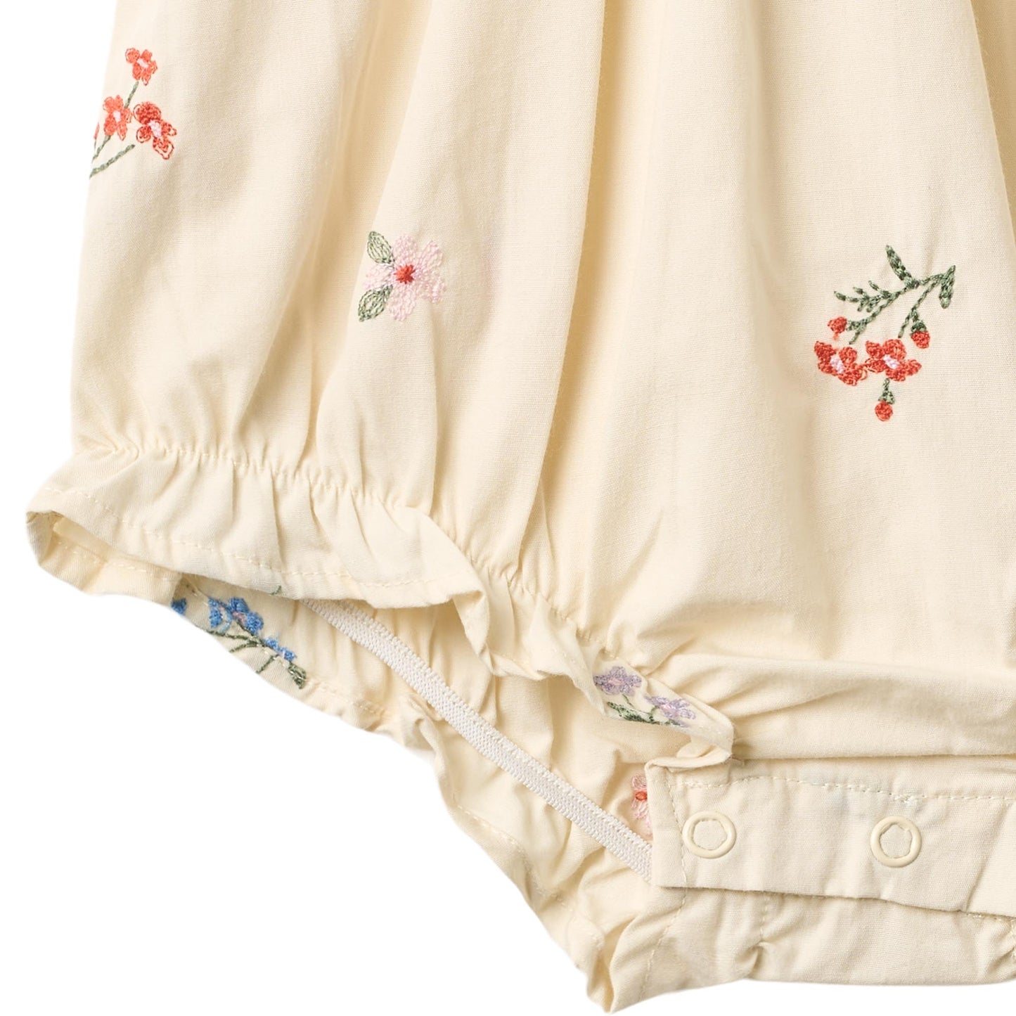 Romper Margit - Borduurde bloemen - Biolgosch katoen - Ivory/Wit - Wheat close up