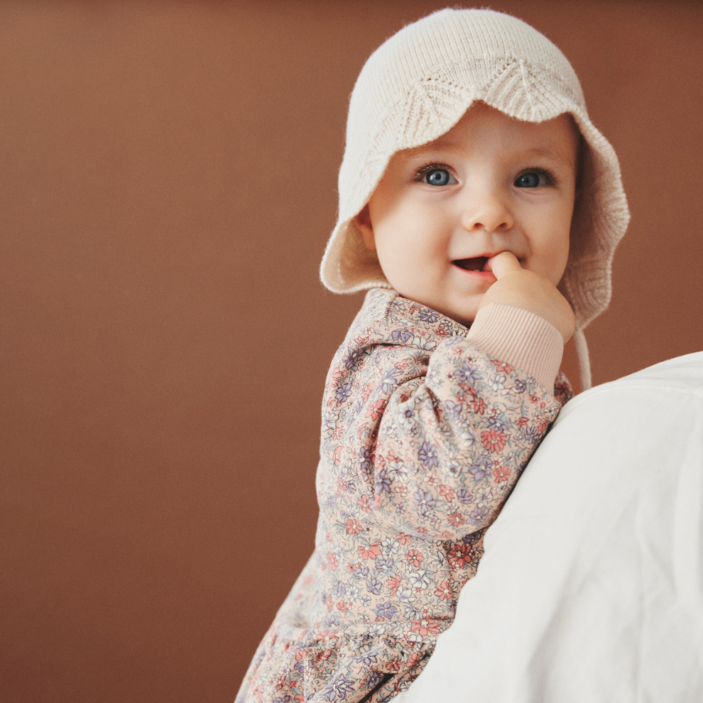 Muts met koord Amya - Merino wol - Off white - Wheat baby