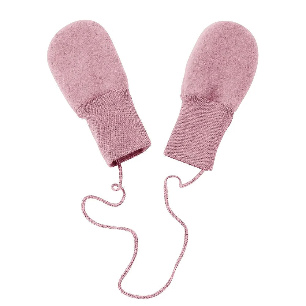 Fäustlinge mit Kordel – Wollvlies – Engel Natur: Paar rosa Fäustlinge mit Kordel verbunden.