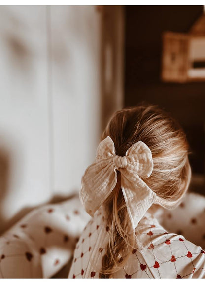 Haarknipje strik - Biologisch katoen - Vanilla - Mrs Ertha - sfeerfoto