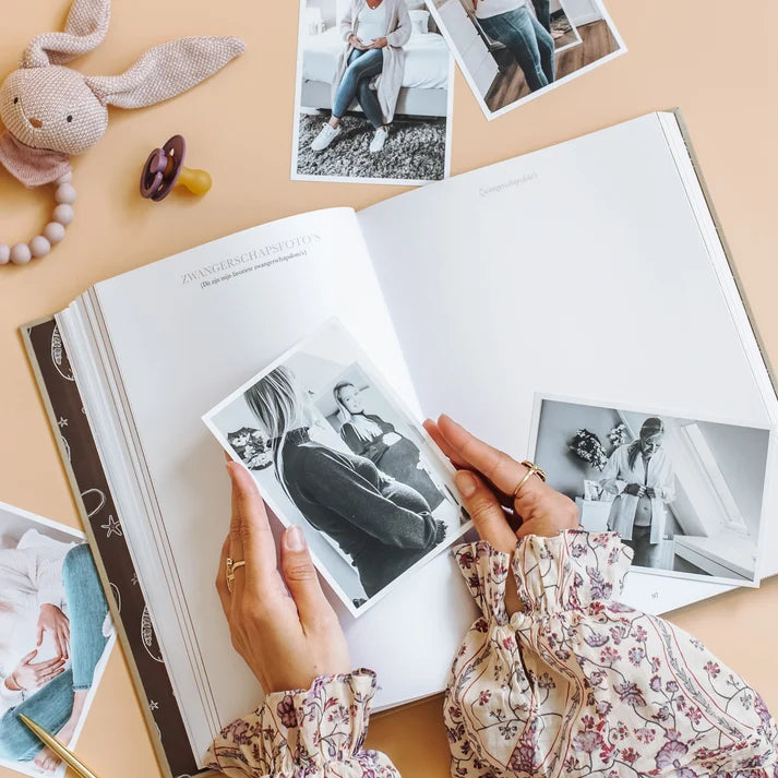 Het begin van jouw leven – All-in-One Pregnancy and Baby Memory Book from 0 to 1 Year – Birth Lines